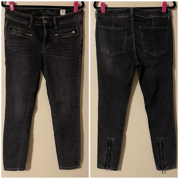 FREE PEOPLE Jet Low Rise Skinny Jeans in Galaxy Black - Picture 3 of 8